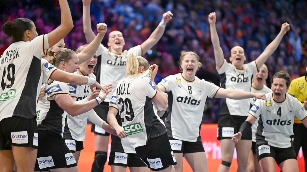 Der Jubel kennt keine Grenzen: Die DHB-Frauen spielen um WM-Gold. Foto: Federico Gambarini