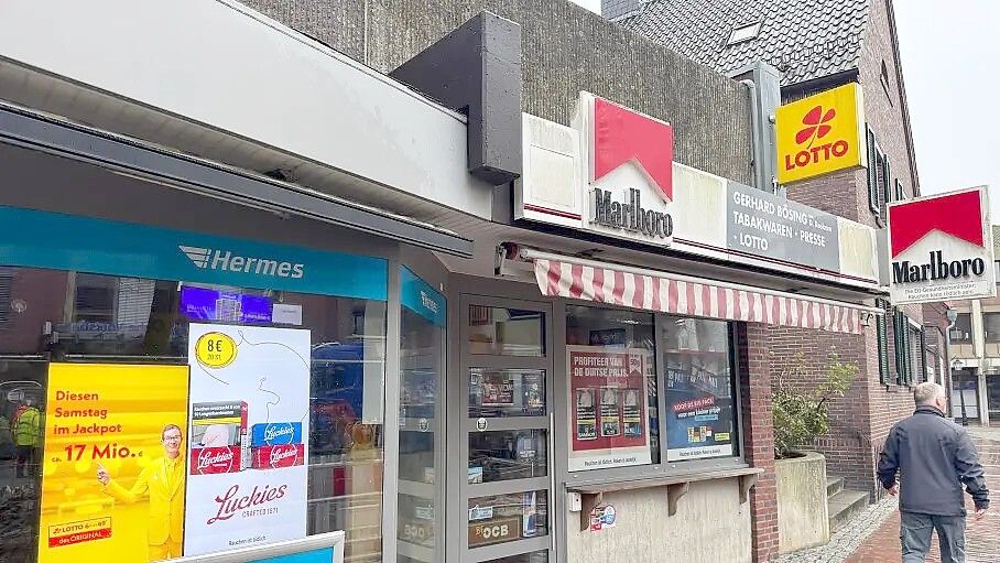 Verwaist ist seit einigen Wochen der Aschendorfer Kiosk am Marktplatz. Foto: Christoph Assies