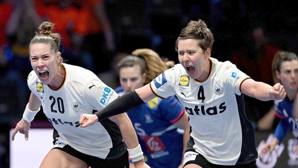 Die ehemaligen Co-Kapitäninnen Emily Vogel (l) und Alina Grijseels spielen am Sonntag um WM-Gold. Foto: Federico Gambarini