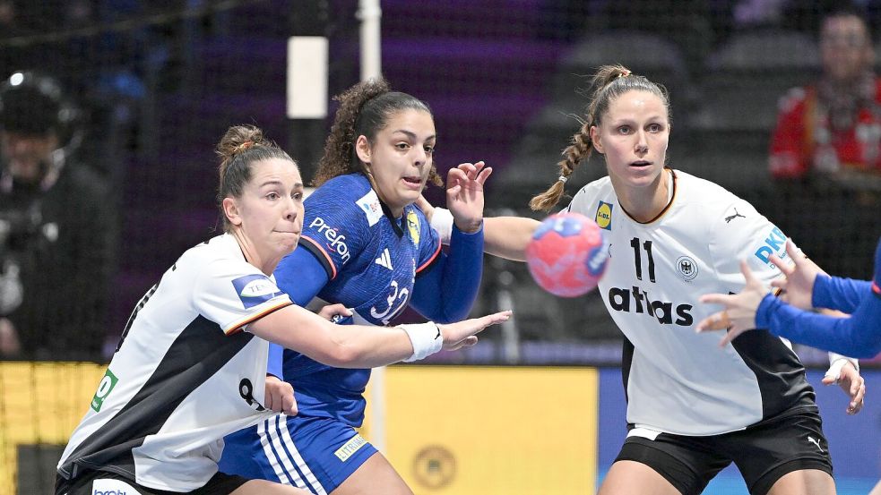 Wichtigste Stützen in der Abwehr: Emily Vogel (l) und Xenia Smits. Foto: Federico Gambarini