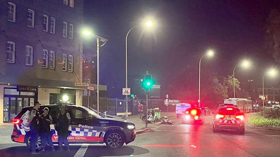 Der Tatort ist weiträumig abgesperrt. Foto: Marc Kalpidis/dpa