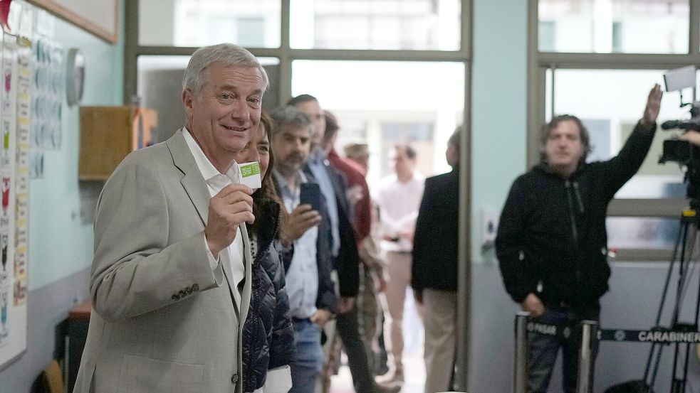 Der deutschstämmige Rechtspolitiker José Antonio Kast hat die Stichwahl für sich entschieden. Foto: Matias Delacroix/AP/dpa