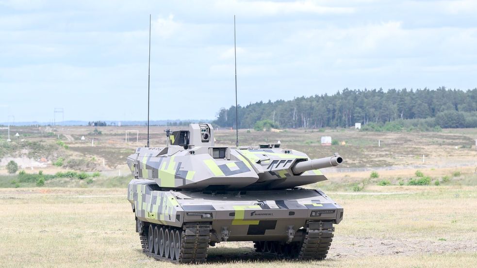 Der Rheinmetall-Panzer KF 51 Panther. Der Düsseldorfer Konzern kann nun nach Genehmigung des Bundeskartellamts gemeinsam mit KNDS Deutschland einen neuen Panzer für die Bundeswehr entwickeln. (Archivbild) Foto: Julian Stratenschulte