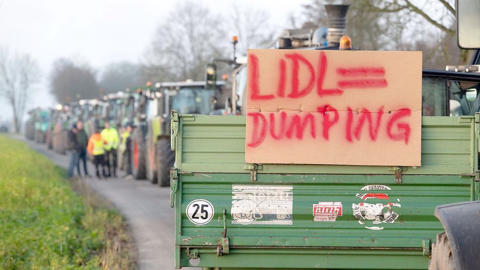 Der Polizei zufolge waren rund 140 Traktoren an der Demo beteiligt. Die Veranstalter nannten höhere Zahlen. Foto: Marijan Murat