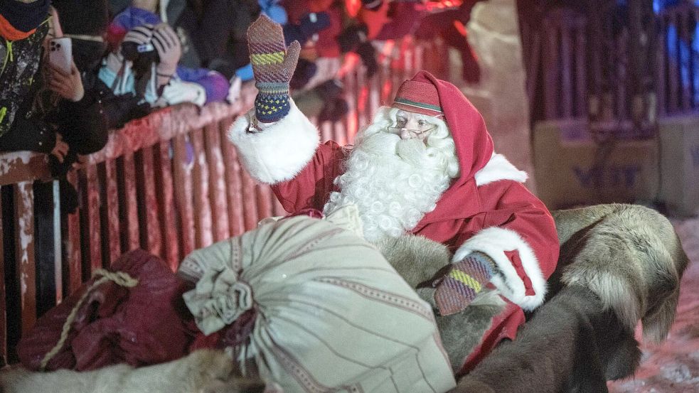 Von Rovaniemi in Lappland aus startet der Weihnachtsmann seine Reise um die Welt – zumindest sagt dies die Stadt. Wohl auch, weil sie damit gutes Geld macht. Foto: IMAGO/Lehtikuva