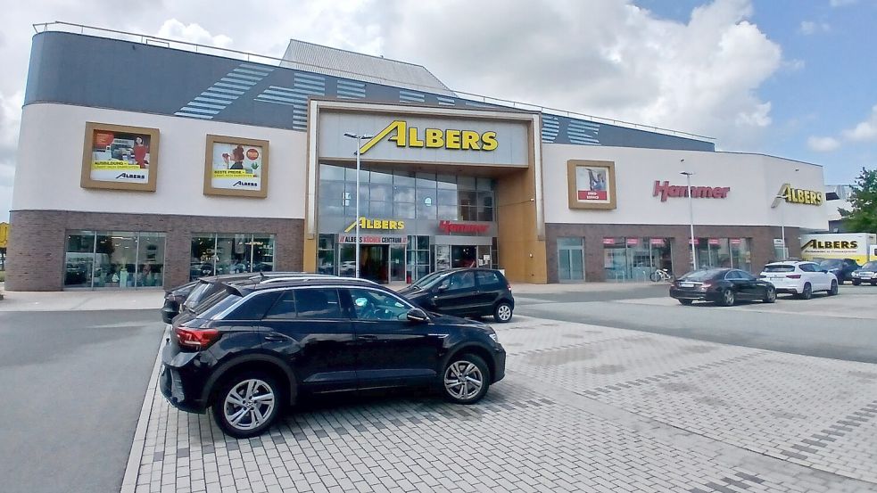 Komplett bezogen vom Einrichtungshaus Albers wird nach der Schließung der Hammer-Filiale das Gebäude am Deverweg in Papenburg. Foto: Christian Belling