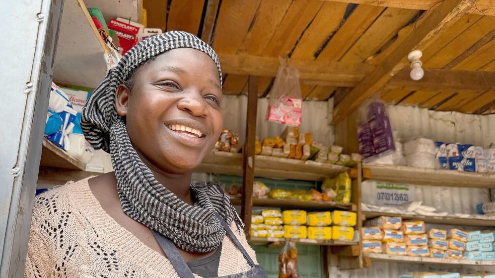 Mary Abongo hat nach einem Businesstraining und einem Darlehen einen Laden in Kibera eröffnet. (Archivbild) Foto: Eva Krafczyk/dpa