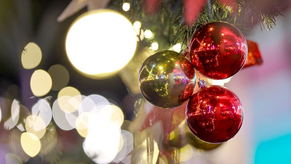 Auf dem Weihnachtsmarkt in Otterndorf soll rechtsextreme Musik gespielt worden sein. Jetzt wird ermittelt. Foto: IMAGO/Maximilian Koch