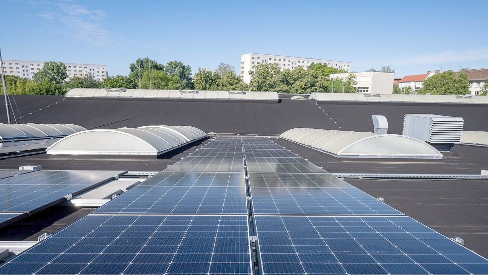 Berlin setzt beim Ausbau der Solarenergie verstärkt auf große Dächer. (Archivfoto) Foto: Monika Skolimowska