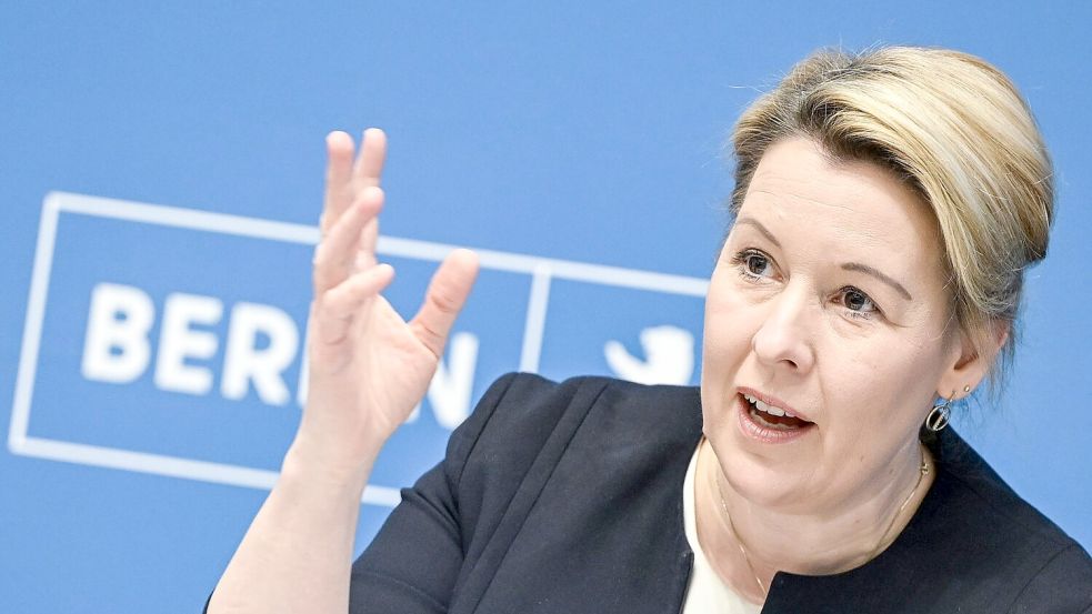 Wirtschaftssenatorin Franziska Giffey (SPD) setzt auf den weiteren Ausbau von Solarenergie. (Archivfoto) Foto: Jens Kalaene