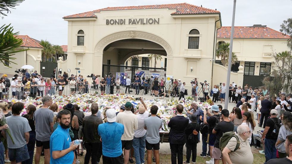 Dem Attentäter vom Bondi Beach werden 59 Tatbestände zur Last gelegt. Foto: Mark Baker/AP/dpa