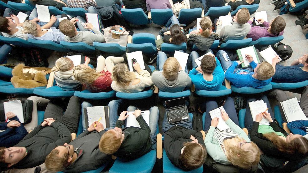 Das Erasmus+-Programm ist vor allem für Auslandsaufenthalte von Studierenden bekannt. (Symbolbild) Foto: Julian Stratenschulte/dpa