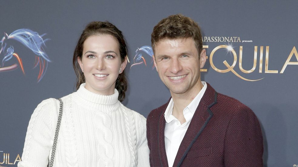 Einer der wenigen gemeinsamen Auftritte des Paares: Dressurreiterin Lisa Müller und ihr Ehemann, Profifußballer Thomas Müller. Foto: IMAGO/VISTAPRESS