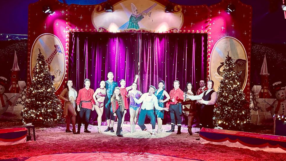 Der Papenburger Weihnachtszirkus ist bis zum 4. Januar 2026 auf dem Schützenplatz und präsentiert ein neues Programm. Foto: Elena Franke