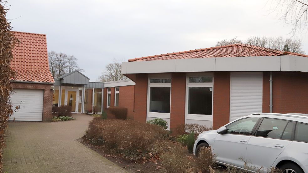 Der Eingangsbereich der Kita St. Georg in Strücklingen. Dort am Kirchweg ist der Neubau einer Kindertagesstätte geplant. Foto: Hans Passmann