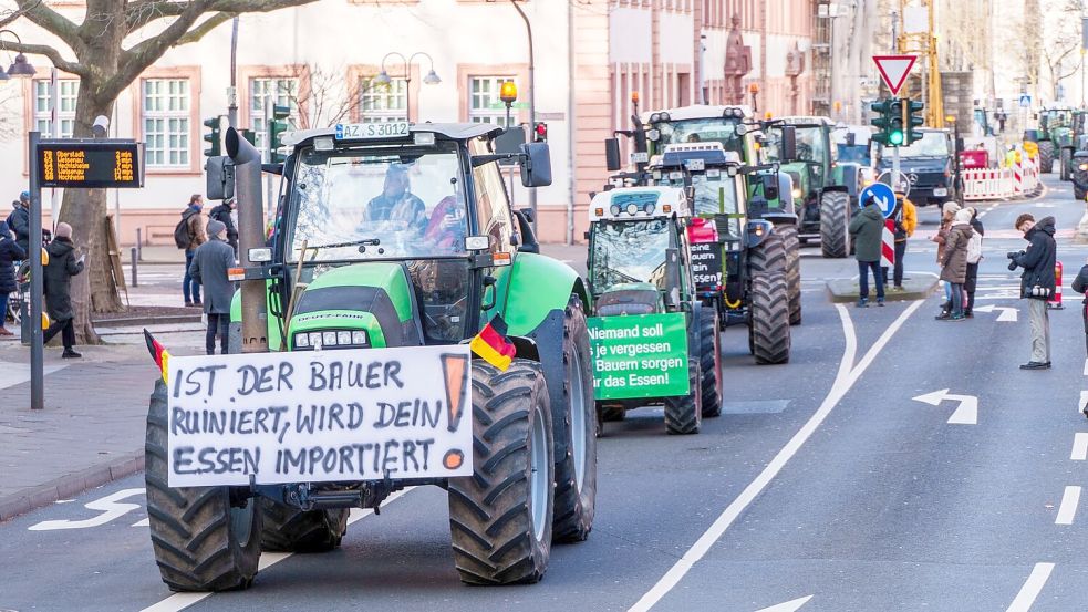 Bauern waren gegen die Streichung auf die Straße gegangen, nun wird sie zurückgenommen. (Archivbild) Foto: Andreas Arnold