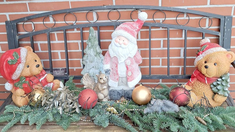 Auch die Gartenbank ist adventlich geschmückt worden. Foto: Familie Bley
