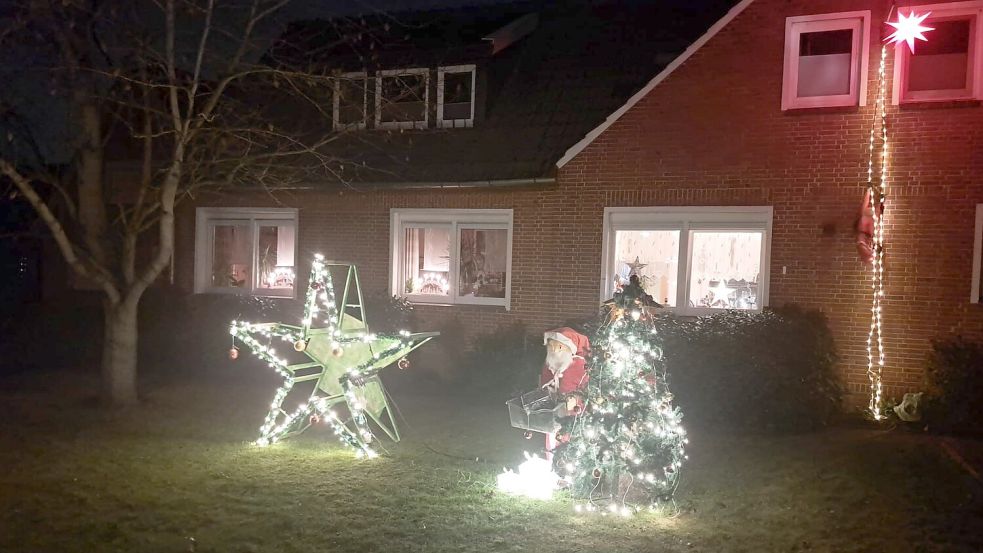 Mit Beginn der Dämmerung leuchtet der Garten der Familie Bley weihnachtlich. Foto: Familie Bley