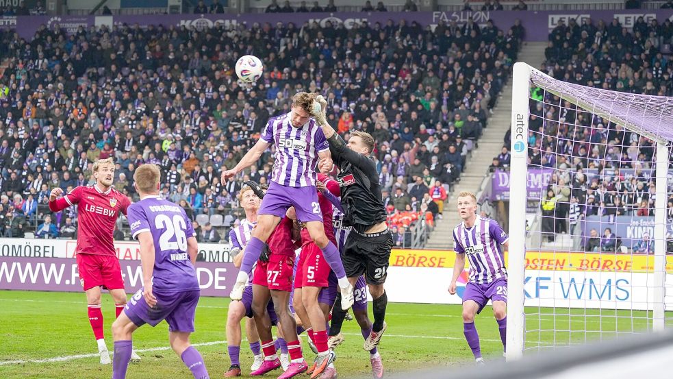 Stress für die VfL-Defensive: Bjarke Jacobsen und Lukas Jonsson klären vor dem eigenen Tor. Foto: IMAGO/Leon Frick