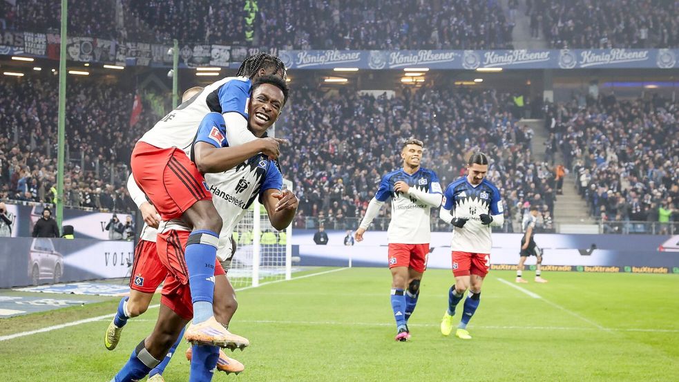 Jubel im Volkspark: Albert Lokonga jubelt nach seinem Treffer zum 1:0. Foto: Christian Charisius