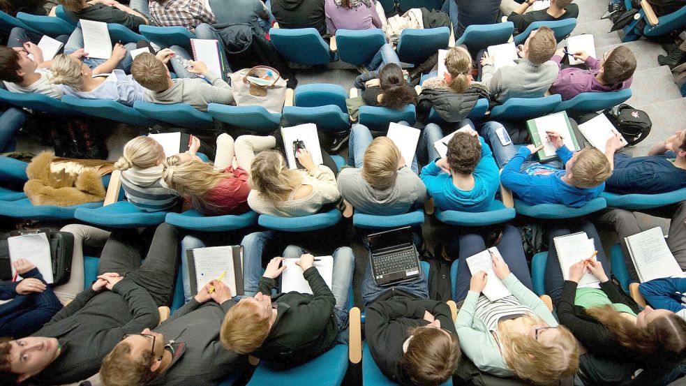 Das Erasmus-Programm ist vor allem für Auslandsaufenthalte von Studierenden bekannt. (Symbolbild) Foto: Julian Stratenschulte/dpa