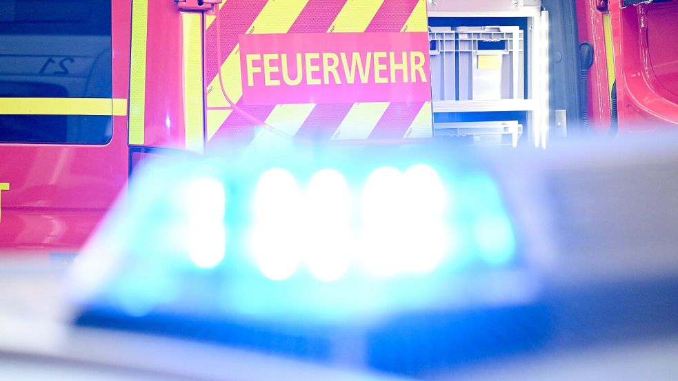 Am Sonntag haben Rettungskräfte in Osnabrück eine Frau bewusstlos in ihrer Wohnung gefunden. Alarmiert wurde die Feuerwehr aufgrund eines ausgelösten Rauchmelders. Foto: Bernd Weißbrod/dpa