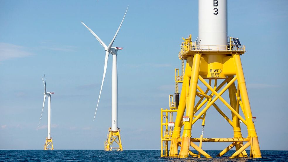Die US-Regierung hat Leasingverträge und Bauarbeiten für fünf große Offshore-Windenergieprojekte an der Ostküste vorübergehend ausgesetzt. Foto: Michael Dwyer/AP/dpa
