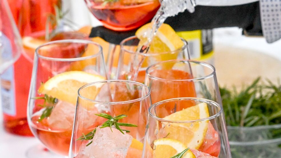 Einige Bars haben sich mittlerweile komplett auf alkoholfreie Cocktails spezialisiert. Foto: Jens Kalaene