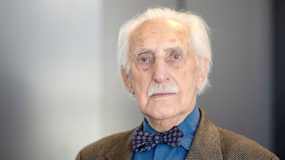 Der Holocaust-Überlebende Leon Weintraub äußert sich auch im hohen Alter zu politischen Ereignissen. (Archivbild) Foto: Swen Pförtner