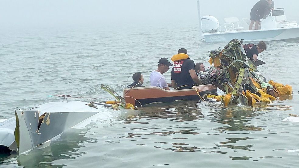 Die Suche nach einem vermissten Menschen dauert an. Foto: Sky Decker Jr./Sky Decker Jr./AP