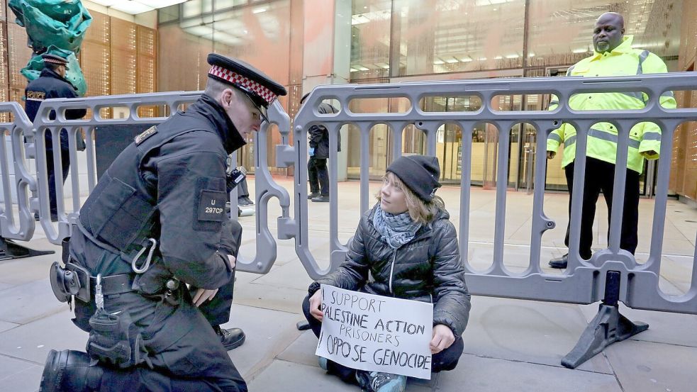 Greta Thunberg wurde in London festgenommen. Foto: Handout/Prisoners For Palestine