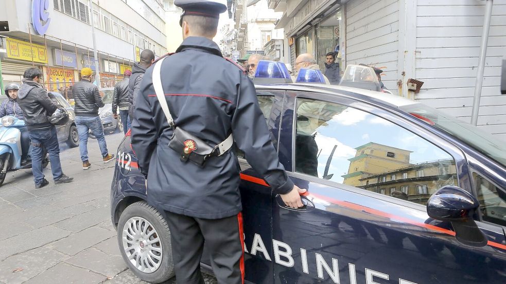Carabinieri nehmen in Neapel einen gesuchten Boss eines Camorra-Clans fest. (Symbolbild) Foto: Roberta Basile