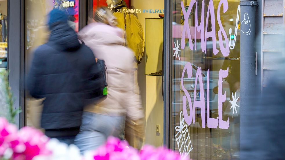 Viele Kunden schauten im Weihnachtsgeschäft stark auf Preise und Rabatte. Foto: Andreas Arnold