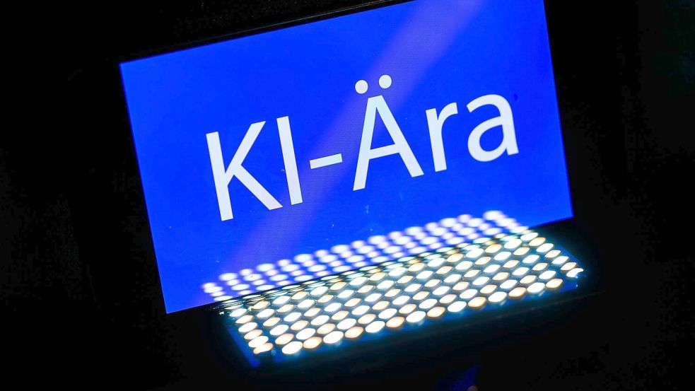 Das Wort des Jahres 2025 ist „KI-Ära“. Voraussichtlich 2026 werden viele Verbraucherinnen und Verbraucher erstmals einer Weiterentwicklung der Technologie begegnen - beim Online-Einkauf. (Symbolbild) Foto: Robert Michael