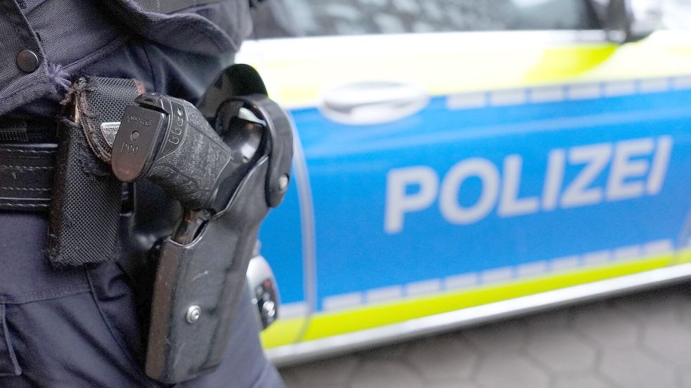 Nach dem derzeitigen Stand der Ermittlungen hat der 33-Jährige laut Polizei die Einsatzkräfte mit einer Schere angegriffen. (Symbolbild) Foto: Marcus Brandt