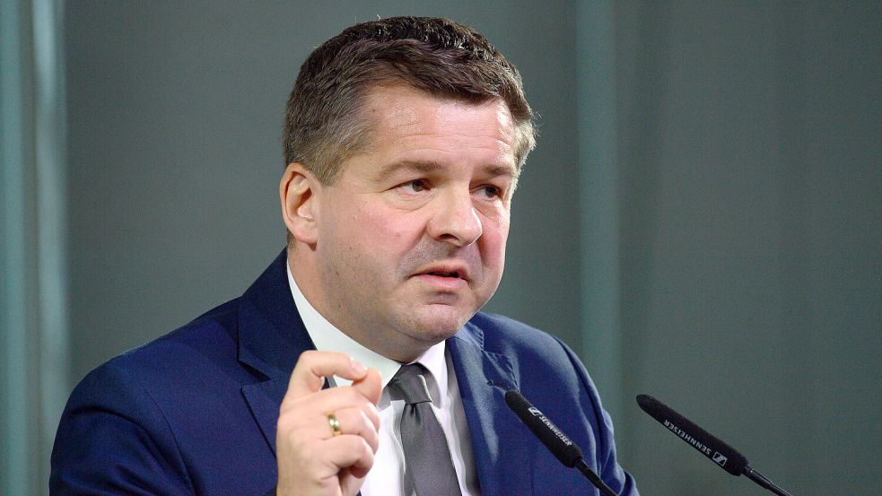 Sven Schulze, 46, war Europapolitiker und ist heute Wirtschaftsminister von Sachsen-Anhalt. Der kurze Draht zu Kanzler Friedrich Merz werde ihm im Wahlkampf helfen, meint er. Foto: dpa/Klaus-Dietmar Gabbert