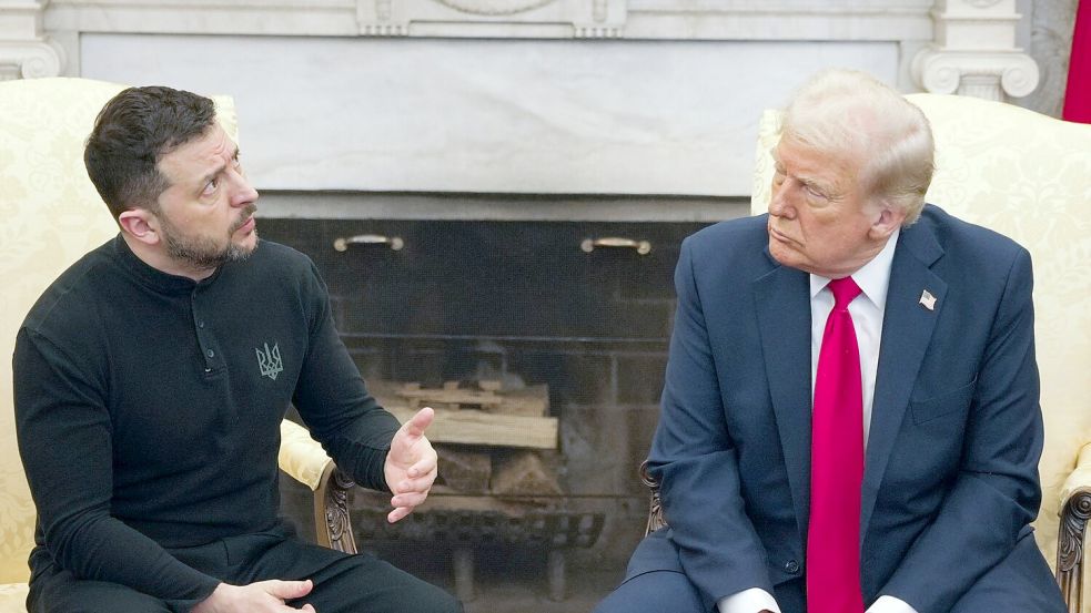 Der ukrainische Staatschef Wolodymyr Selenskyj (l) will US-Präsident Donald Trump klarmachen, dass das Land in den Verhandlungen über ein Kriegsende mit Russland nicht kapitulieren wird. (Archivbild) Foto: Mystyslav Chernov/AP/dpa