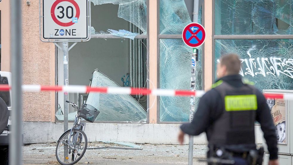 Durch eine starke Explosion gingen vor einem Jahr im Berliner Stadtteil Schöneberg viele Fensterscheiben zu Bruch (Archivbild). Foto: Jörg Carstensen