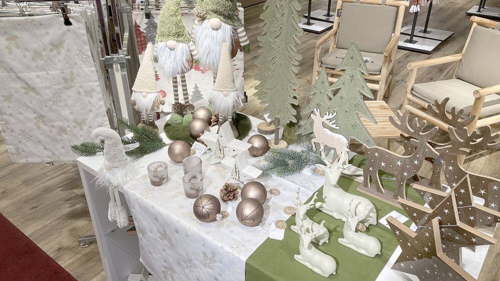 Heiligabend und die Festtage sind vorbei – nun gibt es alle weihnachtlichen Dekoartikel und Tischdecken zu Sonderpreisen.