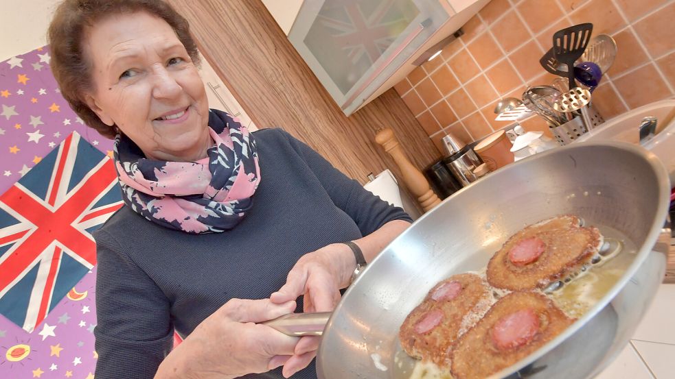 Antje de Vries backt selbst sehr gerne Speckendicken. Sie hat uns ein Rezept aus ihrer Familie verraten. Foto: Klaus Ortgies/Archiv