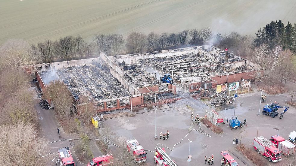 Zwei Jugendliche könnten für den Brand des Supermarktes verantwortlich sein. (Archivbild) Foto: Michael Ukas