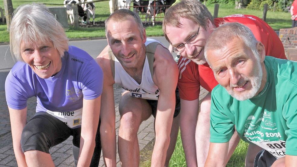 Die vier Steinkes (hier 2014) schnürten mit Freude die Laufschuhe beim Ossiloop. Das Foto zeigt (von links) Hilde, Peter, Rolf und Dietrich Steinke. Fotos: Klaus Ortgies