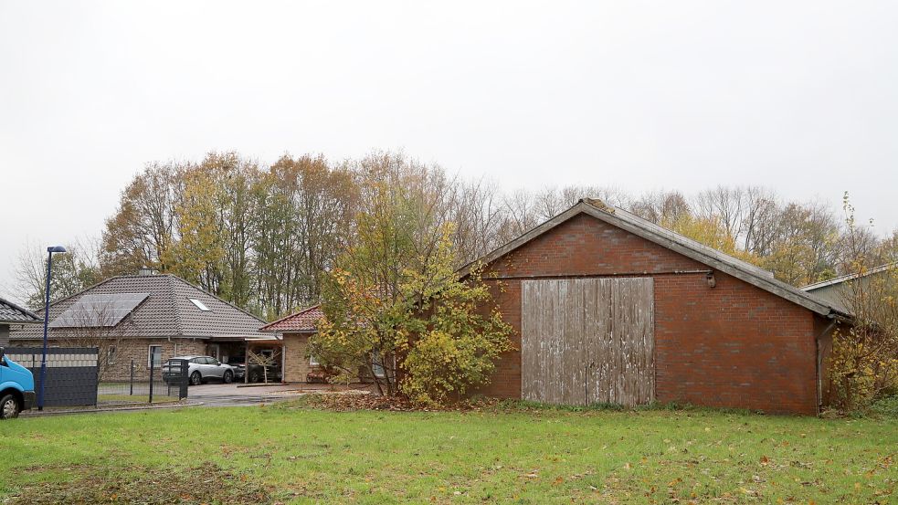 Der Bürger- und Heimatverein Barßel muss den ehemaligen Bullenstall von Geräten und Exponaten räumen. Foto: Hans Passmann