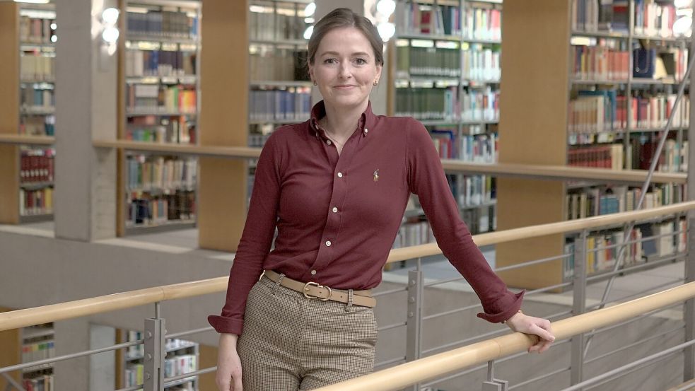 Miriam Klapproth forscht zu NS-Parteifunktionären in Ostfriesland. Bis 2028 soll die Doktorarbeit fertig sein. Foto: Pia Pentzlin
