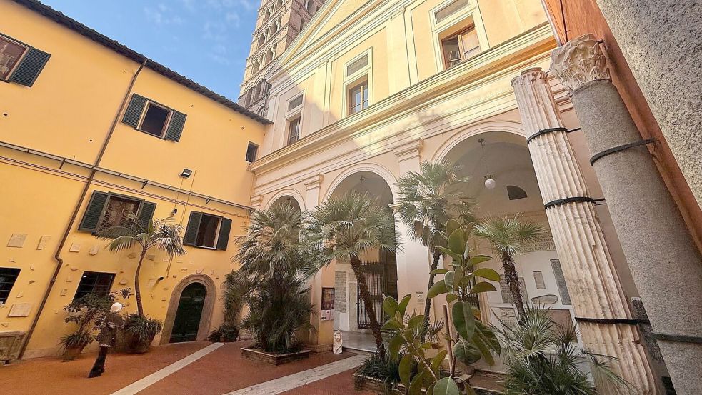 Die meisten Touristen nehmen die Kirche gar nicht wahr. (Archivbild) Foto: Christoph Sator/dpa