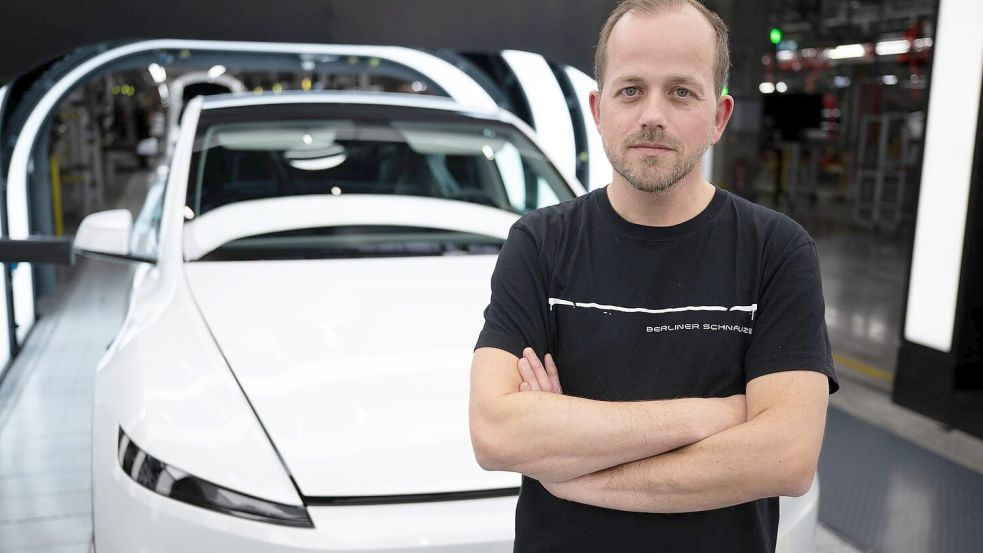 Der Werksleiter der Tesla-Fabrik in Grünheide, André Thierig, blickt zuversichtlich ins neue Jahr (Archivbild). Foto: Sebastian Gollnow