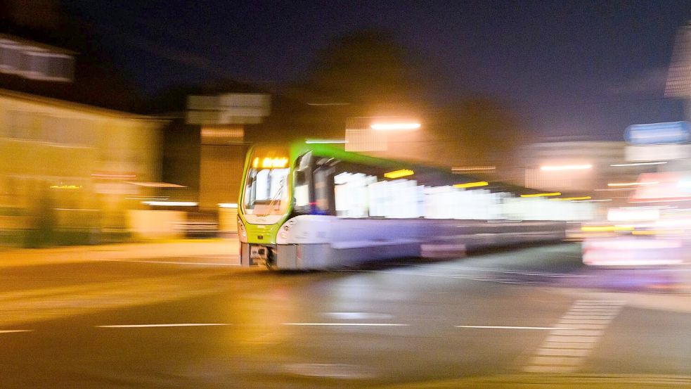 Der Preis fürs Deutschlandticket steigt. (Archivbild) Foto: Julian Stratenschulte