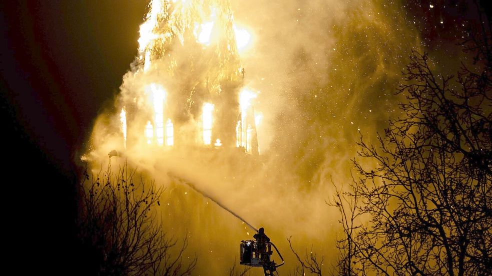 In der Silvesternacht ist die Vondelkirche in Amsterdam in Brand geraten. Foto: REMKO DE WAAL
