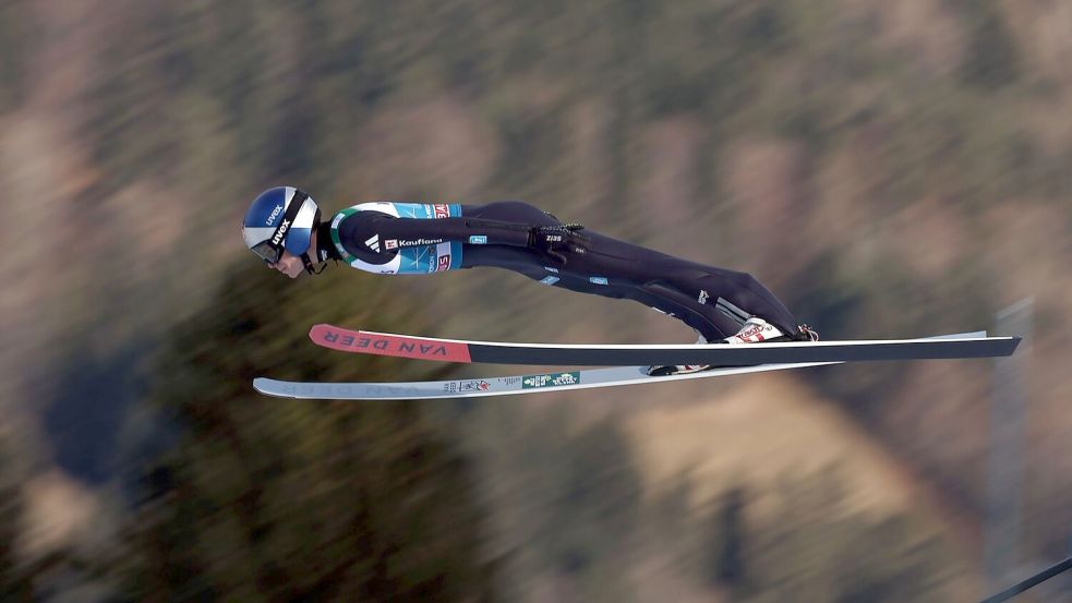 Andreas Wellinger schafft es erneut nicht in den zweiten Durchgang. Foto: Daniel Karmann