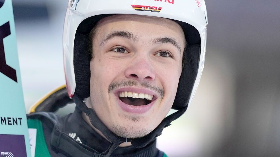 Raimund lobt Prevc und dessen Sprünge in den höchsten Tönen. Foto: Matthias Schrader/AP/dpa